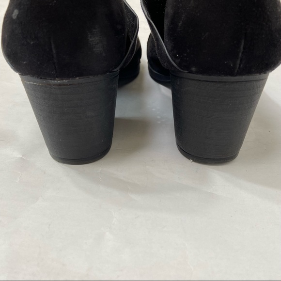 QUPID BLACK LOW HEEL ANKLE LASER CUT BOOTIES - Picture 13 of 13